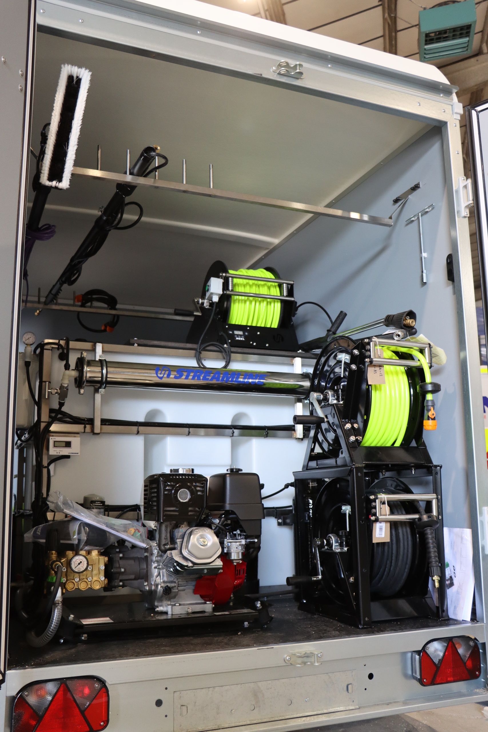 Trailer pressure-washing fitout with Honda pump and lime hose reels