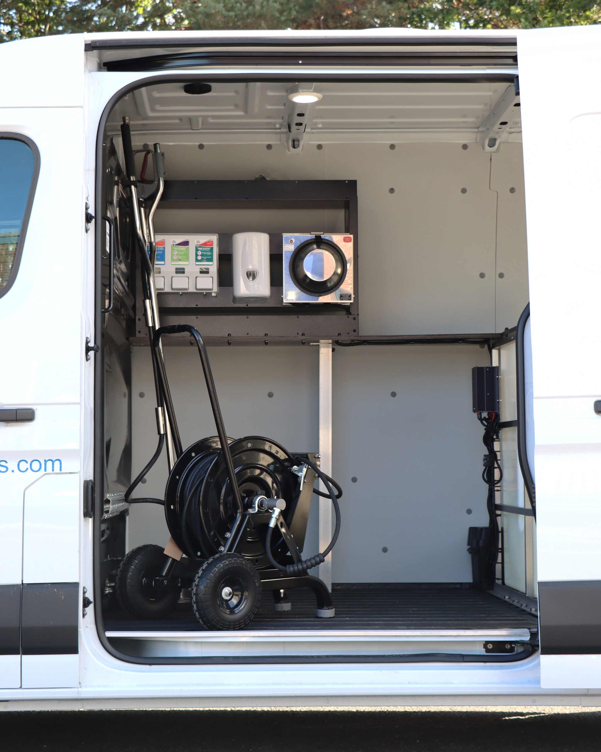 Specialist van interior with chemical station, hose reels and Heatwave Thermo 2